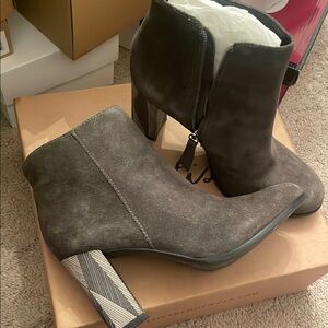 Elegant Gray Suede Ankle Boots
